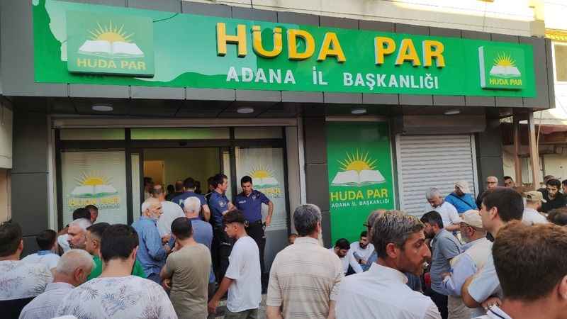 HÜDA PAR'daki bıçaklı saldırıda gençlik kolları başkanı öldü HÜDA PAR'daki bıçaklı saldırıda gençlik kolları başkanı öldü