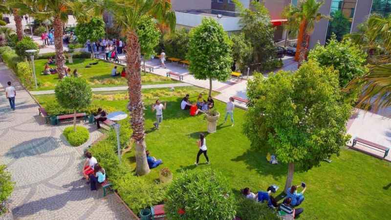 Yaşar Üniversitesi ilk 10’da