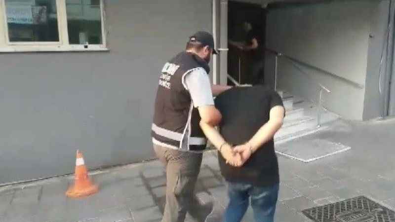 İzmir'de ruhsatsız silah deposuna baskın