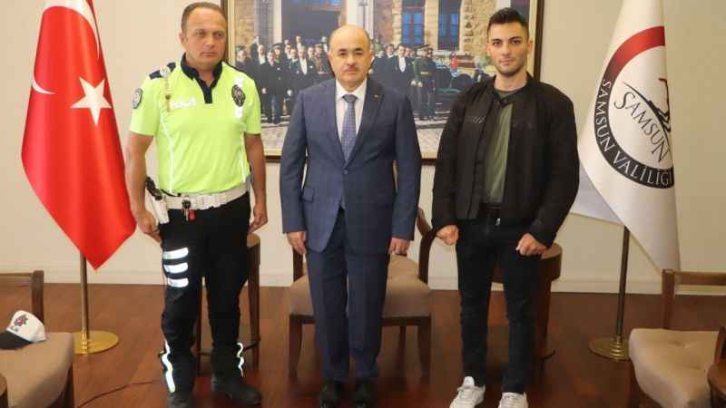 hız yapan motosikletli gence baba öğüdü veren o polise başarı belgesi