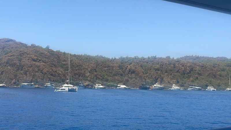 Rodos Adası'ndaki yangınlar Marmaris koylarındaki yat sayısını arttırdı Rodos Adası'ndaki yangınlar Marmaris koylarındaki yat sayısını arttırdı