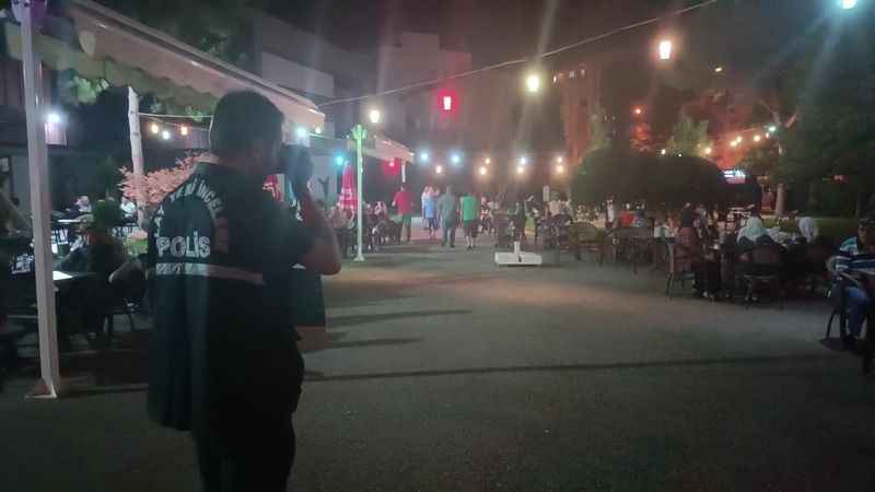 Çay bahçesinde oynayan çocuğa yorgun mermi isabet etti Çay bahçesinde oynayan çocuğa yorgun mermi isabet etti