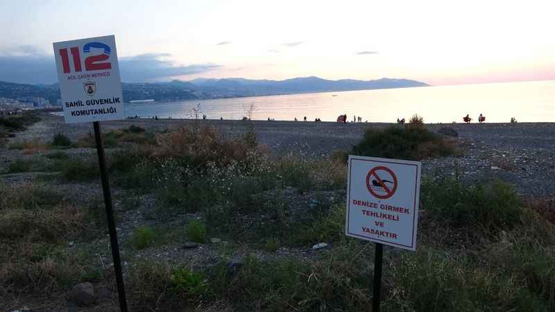 Yasak tabelasına rağmen yine de giriyorlar