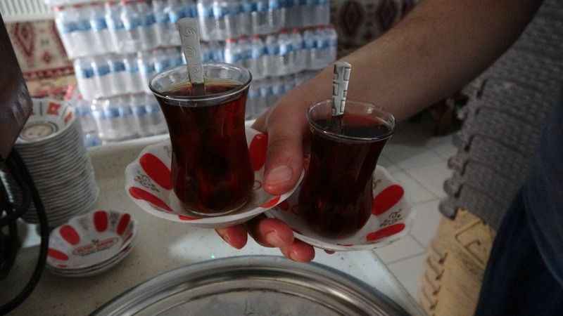 Sıcak havalarda çay ve kahve tüketimine dikkat Sıcak havalarda çay ve kahve tüketimine dikkat