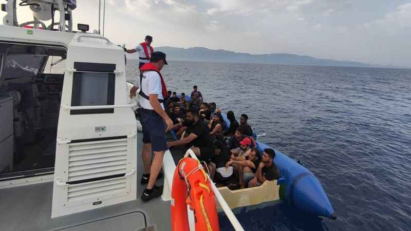Bodrum'da 64 düzensiz göçmen karaya çıkarıldı Bodrum'da 64 düzensiz göçmen karaya çıkarıldı