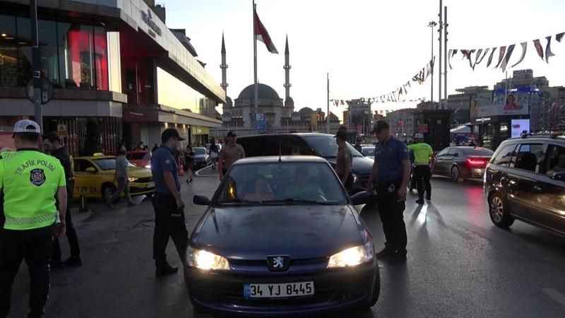 İstanbul'da Huzur Uygulaması: Araçlar didik didik arandı