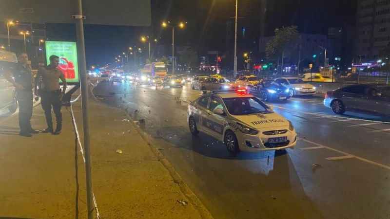 Kadıköy'de makas atarak ilerleyen araç motosiklete çarptı: 1 ölü