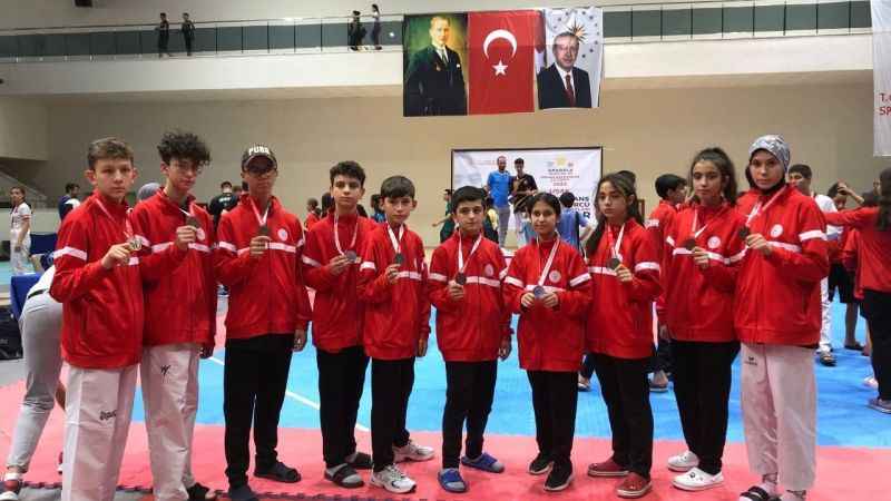Anadolu Yıldızlar Ligi Taekwondo Grup Müsabakaları'nda büyük başarı elde ettiler