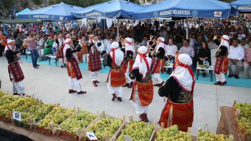 Mersin'de Üzüm Şenliği coşkusu