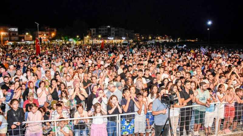 Karacabey ıhlamur festivalinde Samida coşkusu Karacabey ıhlamur festivalinde Samida coşkusu
