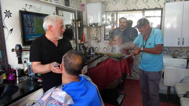 Esnaf işlerin iyiye gitmesi için üzerlik otu tüttürdü