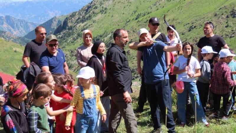Çocuklar için yaylaya oyun parkı kuruldu Çocuklar için yaylaya oyun parkı kuruldu