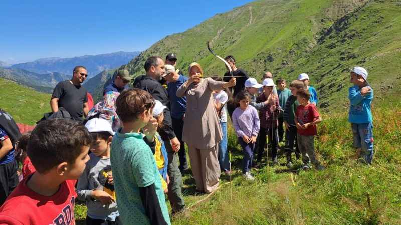 Çocuklar için yaylaya oyun parkı kuruldu Çocuklar için yaylaya oyun parkı kuruldu