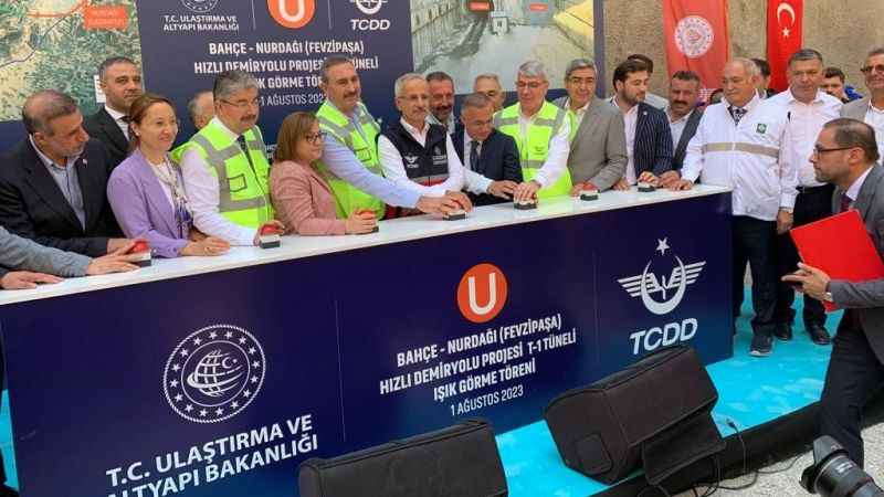 Bakan Uraloğlu, Bahçe - Nurdağı demiryolu tüneli ışık görme törenine katıldı Bakan Uraloğlu, Bahçe - Nurdağı demiryolu tüneli ışık görme törenine katıldı