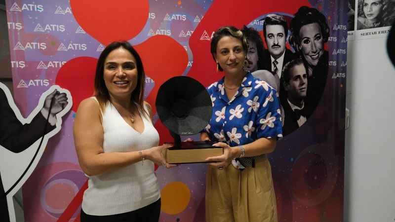 Dilek Türkan Bursalıları mest etti Dilek Türkan Bursalıları mest etti