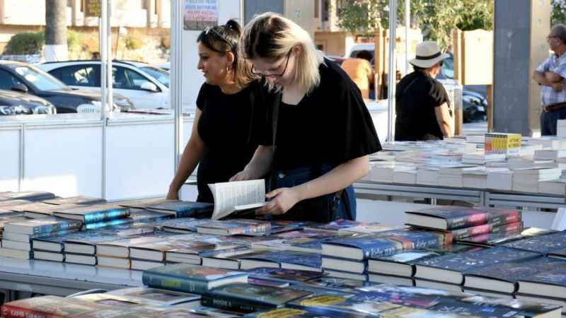 Kuşadası Kitap Fuarı kapılarını açtı Kuşadası Kitap Fuarı kapılarını açtı