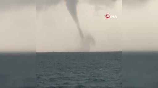 İzmir açıklarında oluşan hortum böyle görüntülendi
