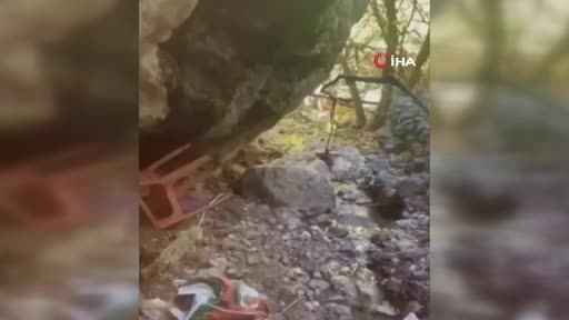 Mehmetçik, teröristlerin mağarasında çok sayıda malzeme ele geçirdi Mehmetçik, teröristlerin mağarasında çok sayıda malzeme ele geçirdi