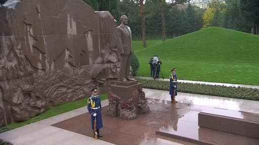 Azerbaycan’ın ulusal lideri Haydar Aliyev, vefatının 20. yılında Bakü’de anıldı