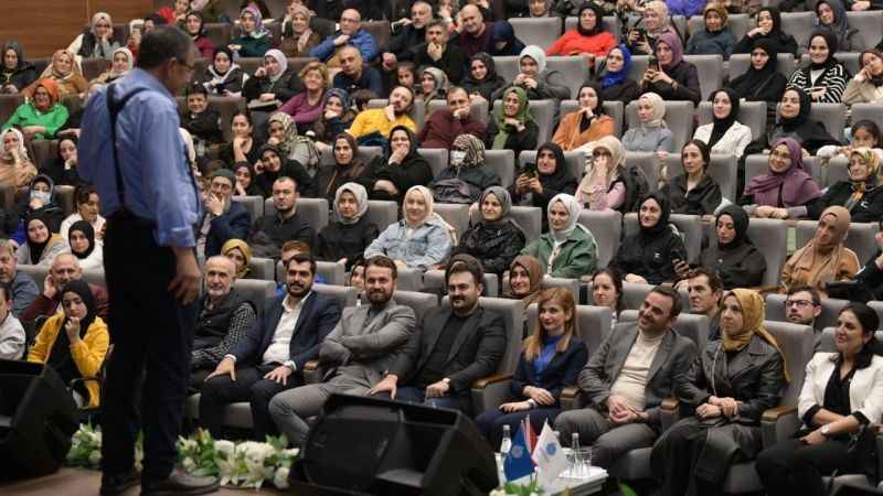 Başiskele´de Hayati İnanç'tan aile sohbeti Başiskele´de Hayati İnanç'tan aile sohbeti