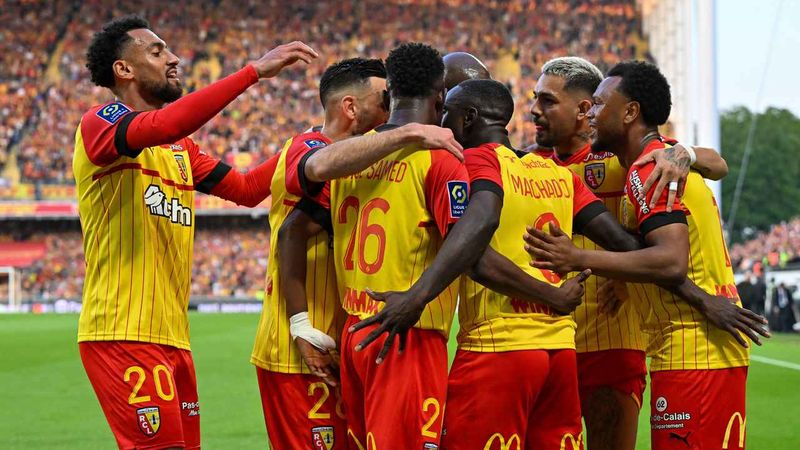 Beşiktaş Lens’in gözde stoperi için devrede. Temaslar başladı bile