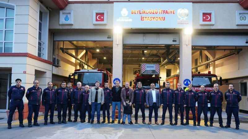 Beylikdüzü yeni yıla huzur, mutluluk ve sevgi temennisiyle girdi Beylikdüzü yeni yıla huzur, mutluluk ve sevgi temennisiyle girdi