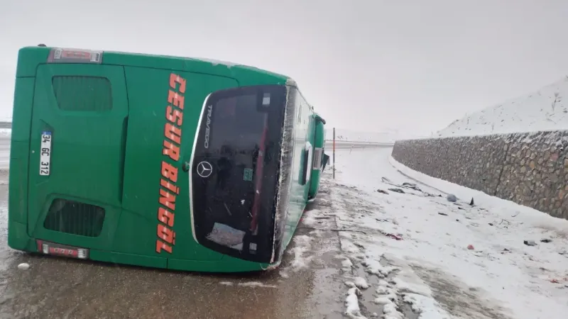Bingöl’de otobüs devrildi: 2 ölü, 16 yaralı