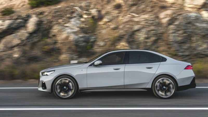 BMW 5 Serisi Sedan için Türkiye'ye çıkarma yapacak BMW 5 Serisi Sedan için Türkiye'ye çıkarma yapacak