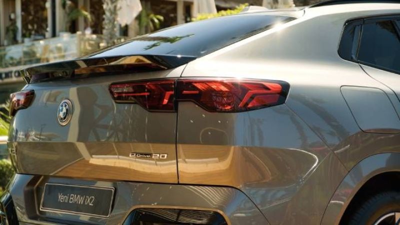 Dinamik tasarım ve geniş yaşam alanını bir arada sunan yeni BMW iX2 Yalıkavak Marina'da