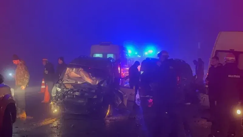 Bolu Dağı’nda sis: 4 araç zincirleme kaza yaptı