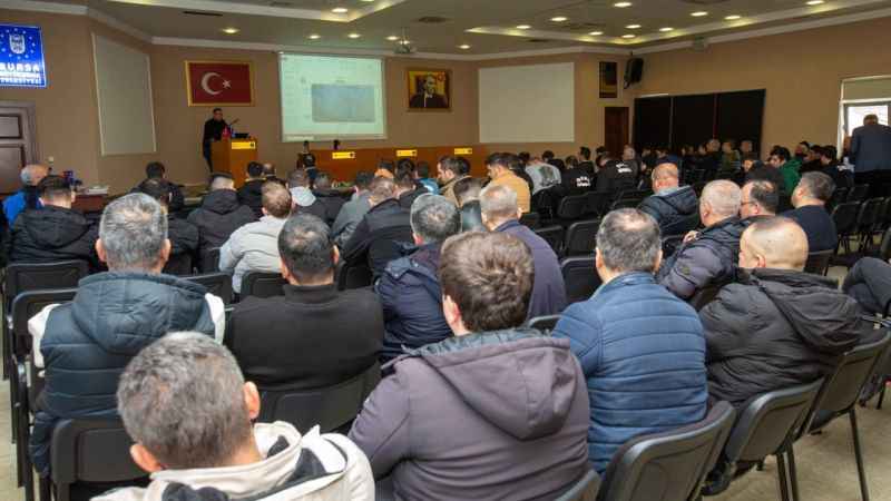 Güvenlik görevlileri biber gazını deneyerek eğitim aldı Güvenlik görevlileri biber gazını deneyerek eğitim aldı