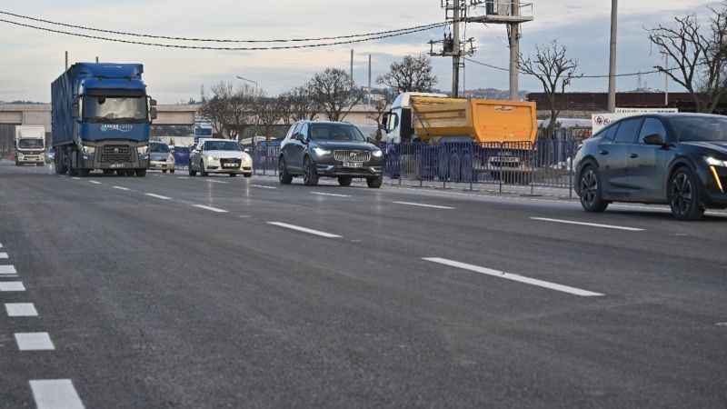 Mudanya yolunda trafik aktarması sona erdi, ulaşım rahatladı Mudanya yolunda trafik aktarması sona erdi, ulaşım rahatladı