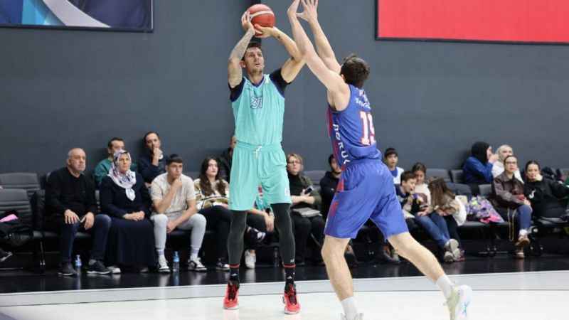 Çayırova Belediyesi basketbolda zirvedeki yerini sağlamlaştırdı