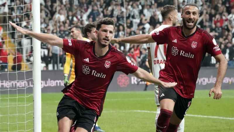 Beşiktaş’ta galibiyete rağmen stadyumda ‘istifa’ sesleri