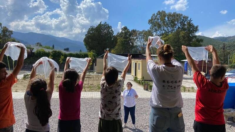 Çimko’dan depremden etkilenen çocuklara eğitim desteği