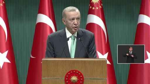 Erdoğan: Üniversiteli gençlerimize vaadimiz olan cep telefonu ve bilgisayar desteğini hayata geçiriyoruz