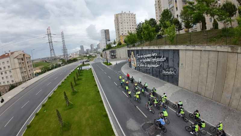 Başakşehir’de bisiklet tutkunları pedalları sağlığa çevirdi Başakşehir’de bisiklet tutkunları pedalları sağlığa çevirdi