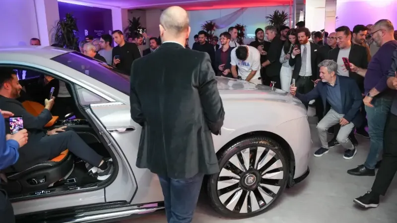 İlk tam elektrikli Coupe Rolls-Royce Spectre Türkiye’ye geldi İlk tam elektrikli Coupe Rolls-Royce Spectre Türkiye’ye geldi