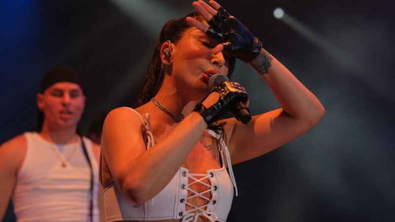 Yine çok konuşulacak bir Hande Yener tarzı Yine çok konuşulacak bir Hande Yener tarzı