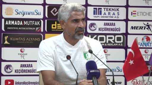 İsmet Taşdemir: "Hakem 'Hocam oyunu durdur' diyen tüm oyuncularıma sarı kart verdi" İsmet Taşdemir: "Hakem 'Hocam oyunu durdur' diyen tüm oyuncularıma sarı kart verdi"