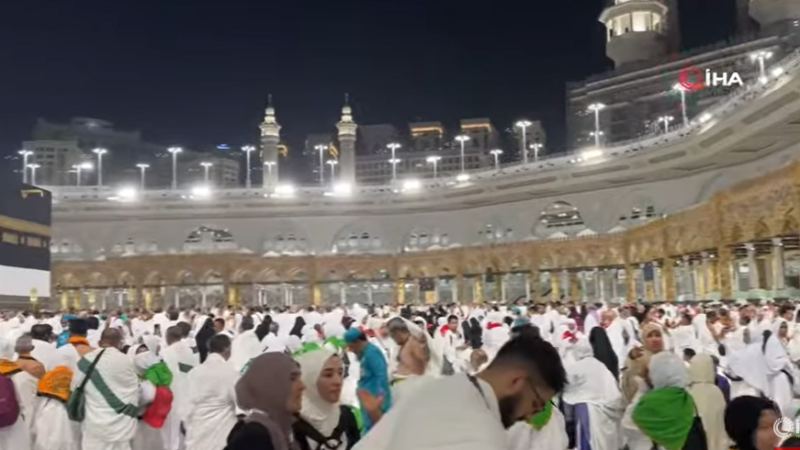 Milyonlarca Hacı Adayı Kabe’ye Kavuştu, İlk Dualar Filistin İçin