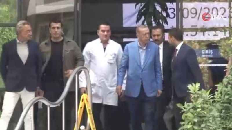 Cumhurbaşkanı Erdoğan, Ali ve Vuslat Sabancı çiftini hastanede ziyaret etti Cumhurbaşkanı Erdoğan, Ali ve Vuslat Sabancı çiftini hastanede ziyaret etti