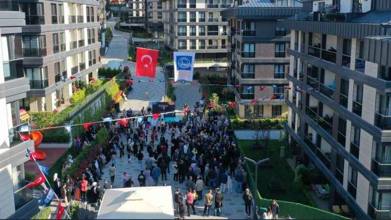 Üsküdar'da Erguvan Evleri projesi hak sahiplerine teslim edildi Üsküdar'da Erguvan Evleri projesi hak sahiplerine teslim edildi