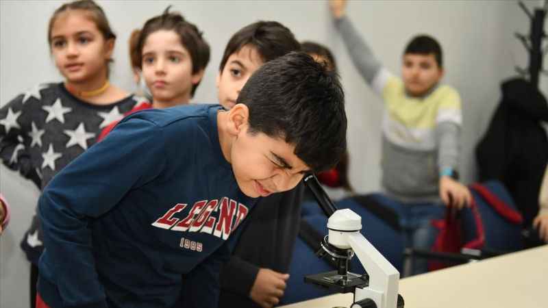 Esenyurt'ta çocuklar, bilim ve sanatla dolu bir gün geçirdi Esenyurt'ta çocuklar, bilim ve sanatla dolu bir gün geçirdi