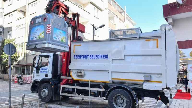Esenyurt'ta çöp konteynerleri yer altına iniyor Esenyurt'ta çöp konteynerleri yer altına iniyor