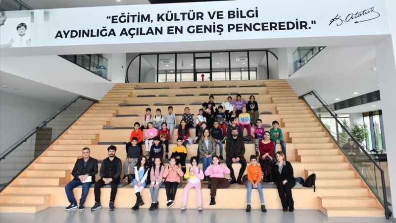 Esenyurt'ta çocuklar, bilim ve sanatla dolu bir gün geçirdi Esenyurt'ta çocuklar, bilim ve sanatla dolu bir gün geçirdi