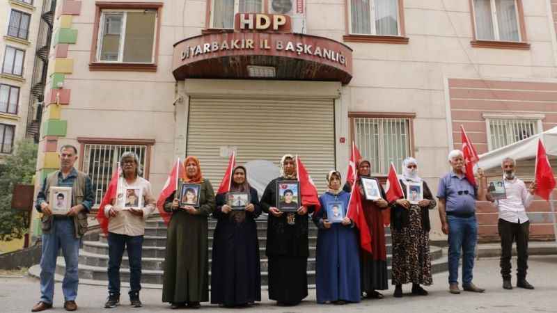 Evlat nöbetinde bir kavuşma daha Evlat nöbetinde bir kavuşma daha