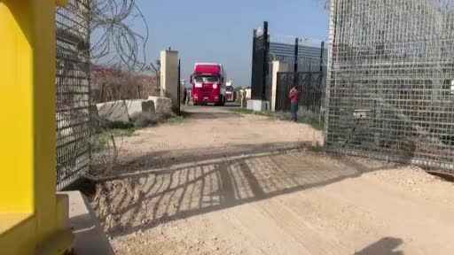 Gazze’ye giden yardımlar Kerem Şalom Sınır Kapısı'nda denetleniyor Gazze’ye giden yardımlar Kerem Şalom Sınır Kapısı'nda denetleniyor