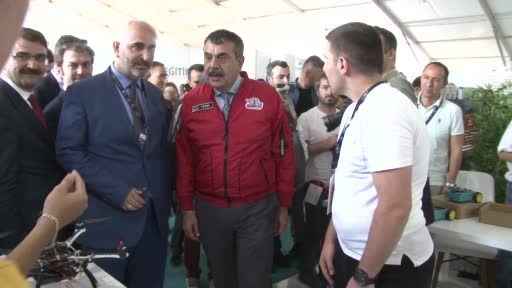 Bakan Tekin, TEKNOFEST’i ziyaret etti