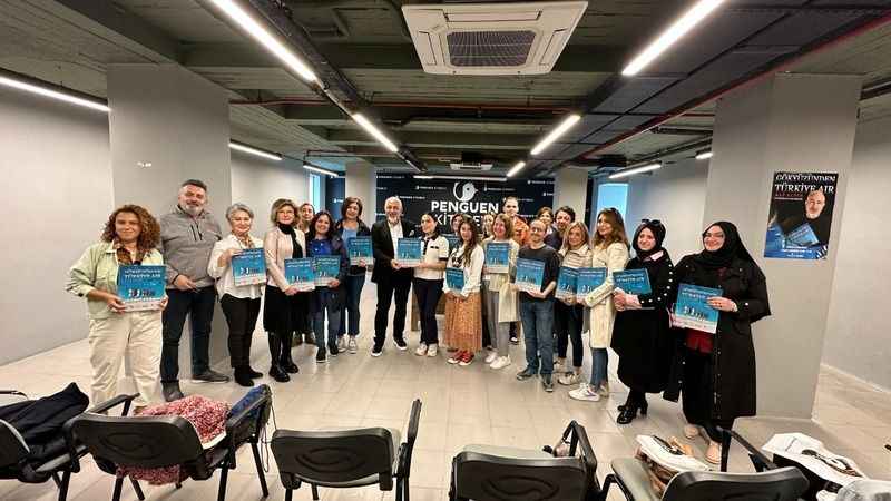 "Gökyüzünden Türkiye Air" için imza günü "Gökyüzünden Türkiye Air" için imza günü